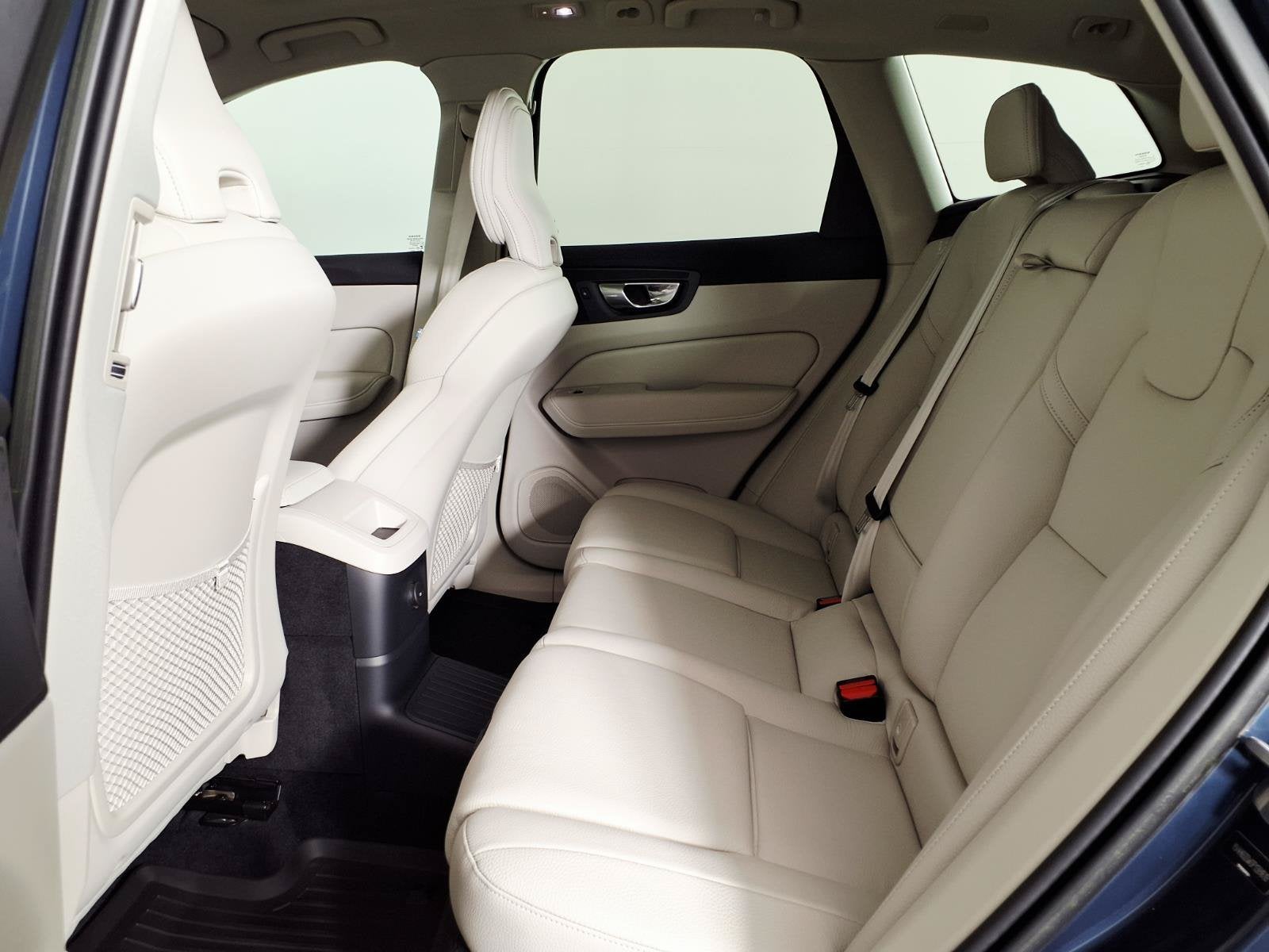 2023 Volvo XC60 Recharge Plug-In Hyb Plus Dark Theme