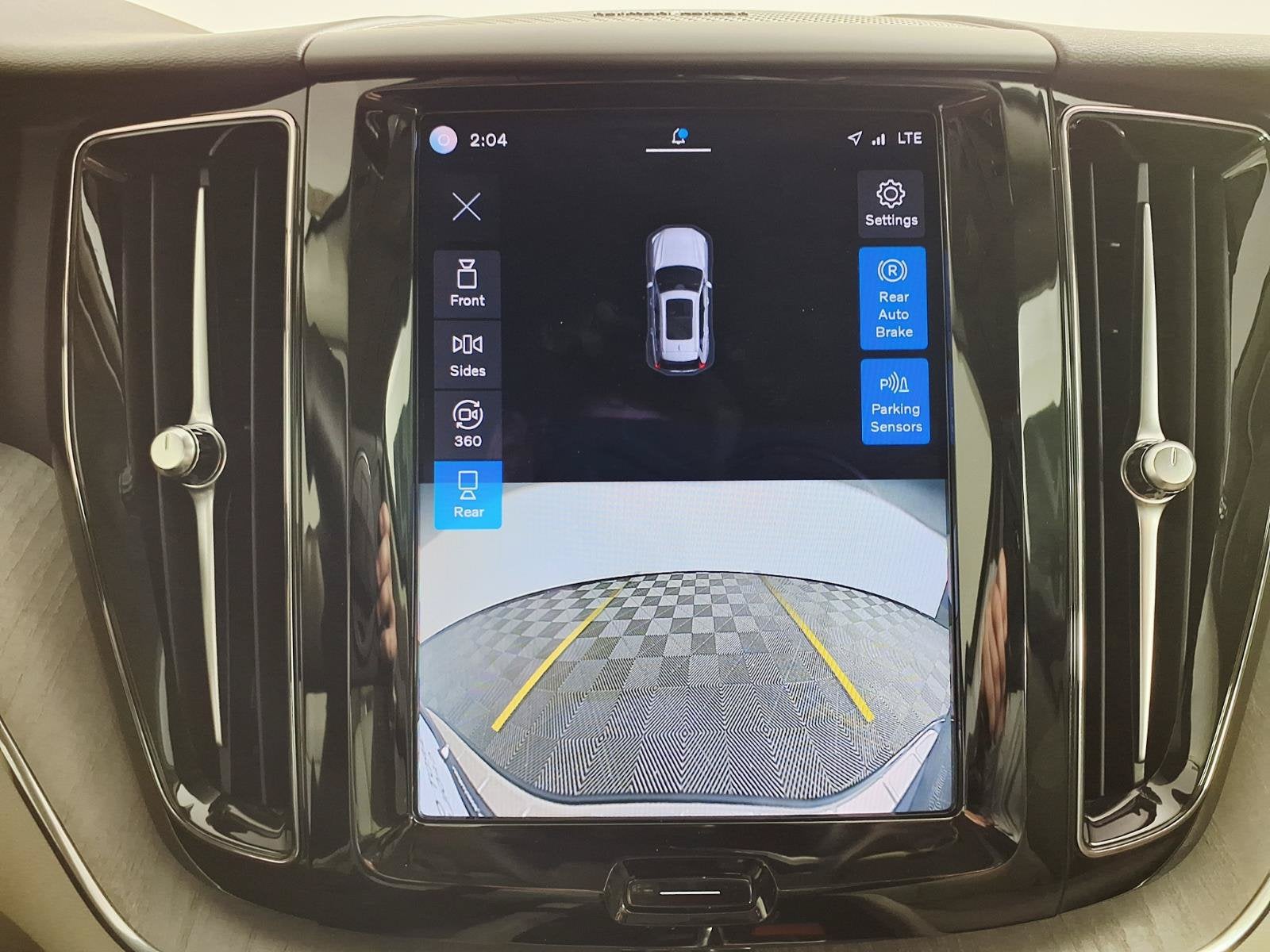 2023 Volvo XC60 Recharge Plug-In Hyb Plus Dark Theme