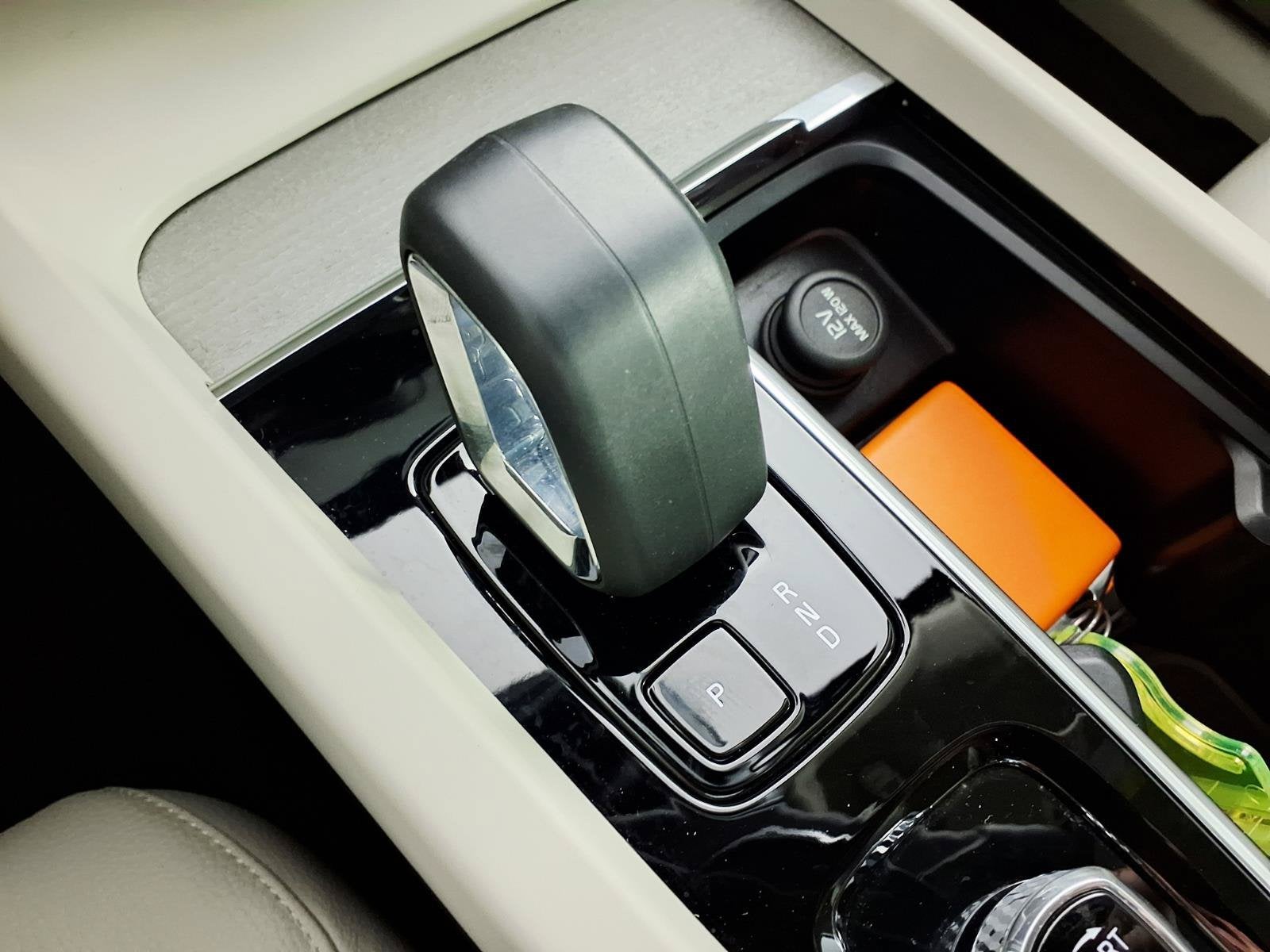 2023 Volvo XC60 Recharge Plug-In Hyb Plus Dark Theme