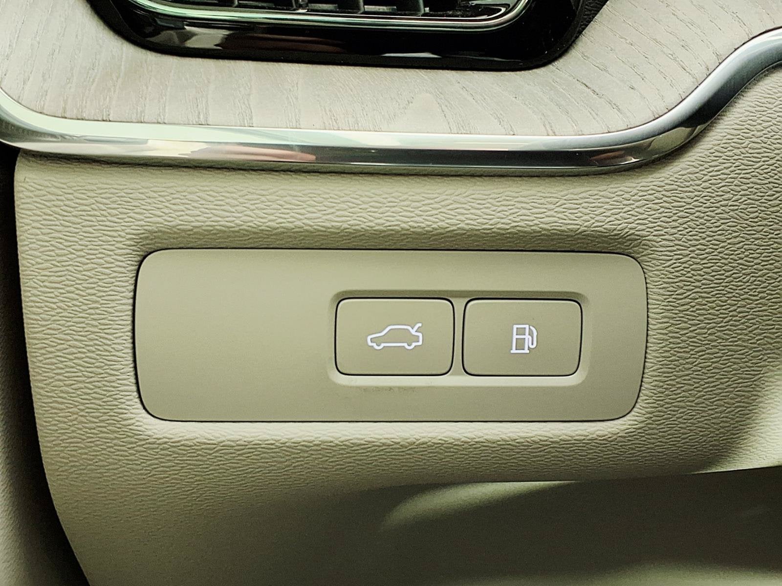2023 Volvo XC60 Recharge Plug-In Hyb Plus Dark Theme