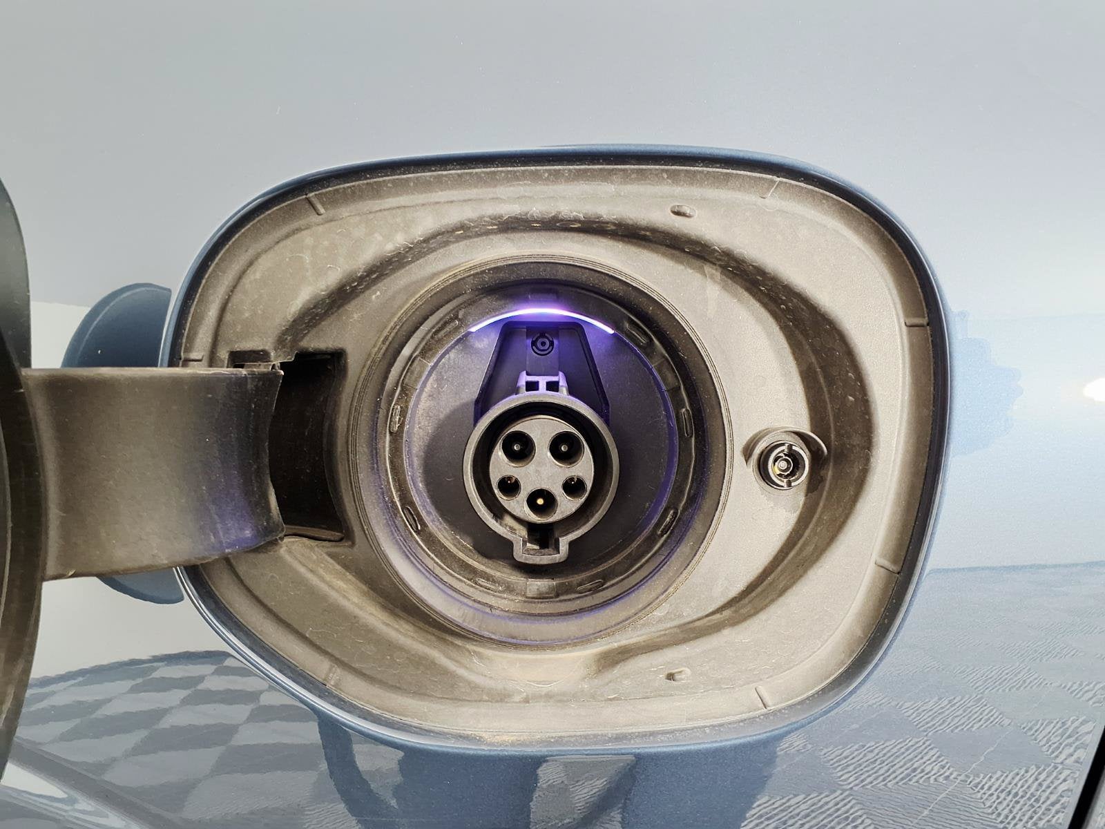 2023 Volvo XC60 Recharge Plug-In Hyb Plus Dark Theme