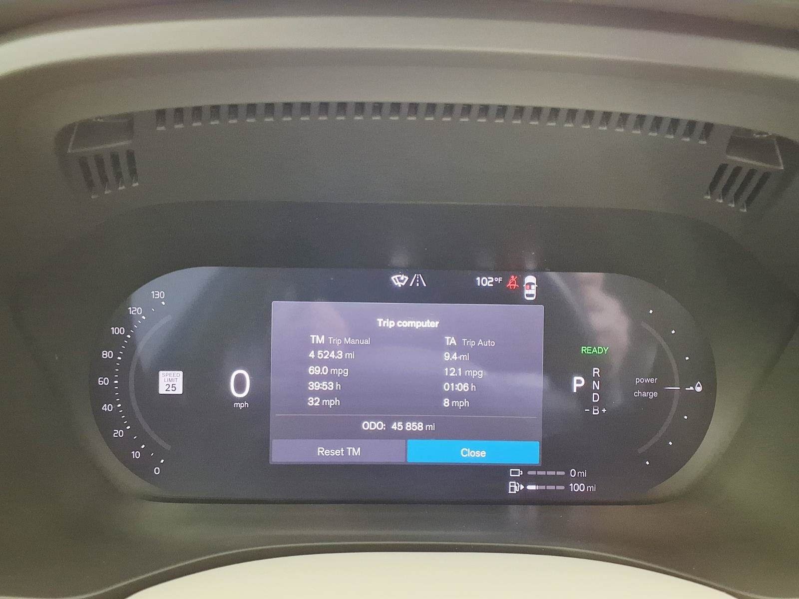 2023 Volvo XC60 Recharge Plug-In Hyb Plus Dark Theme