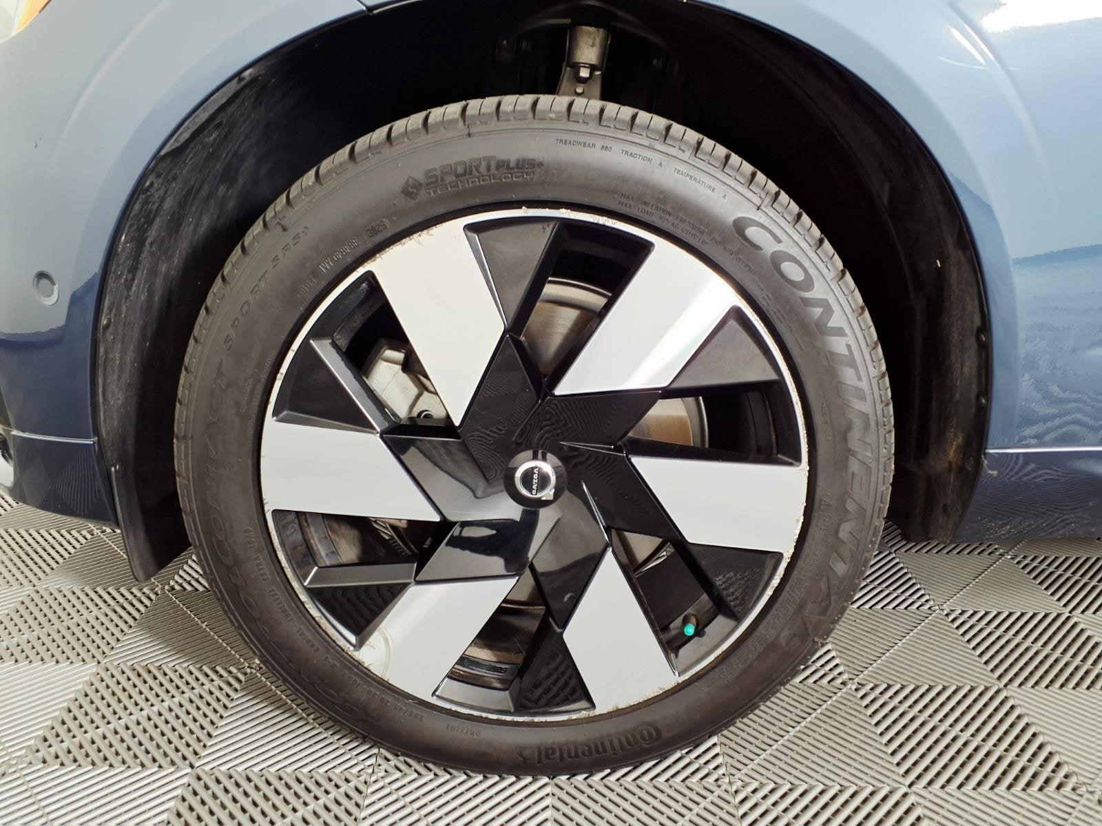 2023 Volvo XC60 Recharge Plug-In Hyb Plus Dark Theme